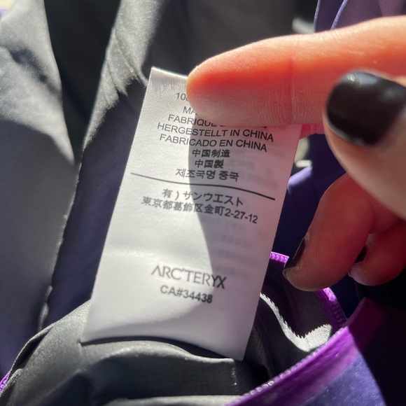 ARC’TERYX, women’s purple Gore-Tex Pro, Size M - Picture 8 of 9
